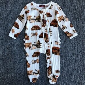 Milkbarn homestead organic cotton ruffle zipper footed romper size 6-9 months